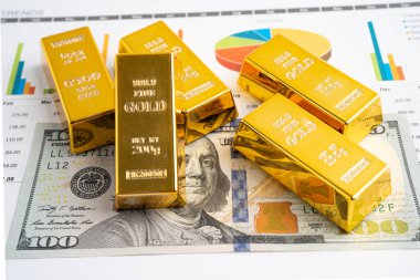 ABD doları ve Euro banknotu parasıyla altın külçeleri, finans sektörü yatırım para birimi.