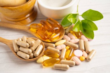 Alternatif ilaç bitkisel organik kapsül ilaç.