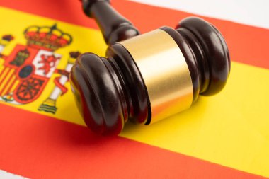 İspanya Hukuk, Adalet ve Anlaşma, Ahşap mahkeme tokmağı.