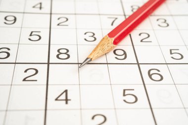 Pratik becerisi için kalemle yapboz oyunu.