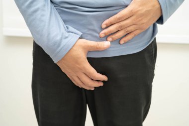 Fıtık, Asyalı erkek mide ağrısı, karın ağrısı ve üroloji problemi..