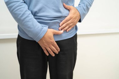 Fıtık, Asyalı erkek mide ağrısı, karın ağrısı ve üroloji problemi..