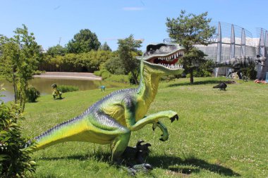 İşte Prigord Noir bölgesindeki Tursac Prehistorik Parkı 'nda hayran olduğum bir dinozor..