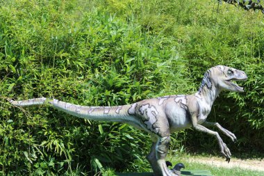 İşte Prigord Noir bölgesindeki Tursac Prehistorik Parkı 'nda hayran olduğum bir dinozor..