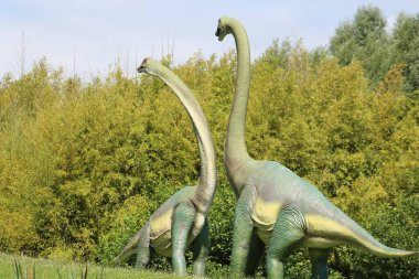 İşte Prigord Noir bölgesindeki Tursac Prehistorik Parkı 'nda hayran olduğum bir dinozor..