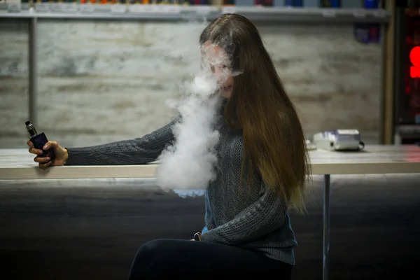 Vaping Teenager Young Pretty White Caucasian Teenage Girl Long Hair — Stock Photo, Image