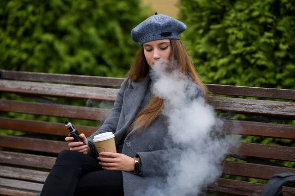 Vaping Teenager Young Pretty White Caucasian Teenage Girl Gray Beret — Stock Photo, Image