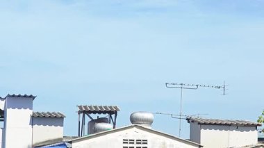 Binanın içindeki sıcak havanın havalandırılması.. 