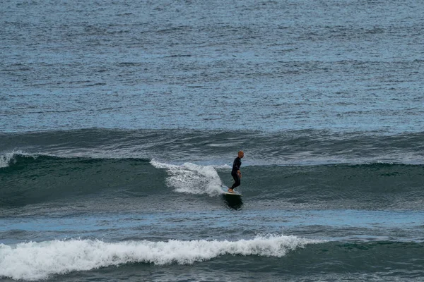 Saint Jean Luz France Října 2020 Vlna Surfařů Atlantském Oceánu — Stock fotografie