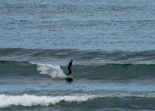 Saint Jean Luz Francia Ottobre 2020 Surfista Che Cavalca Onde — Foto Stock