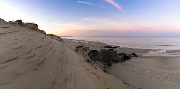 Une Côte Sauvage Océan Avec Grandes Dunes Sable Lever Soleil — Photo