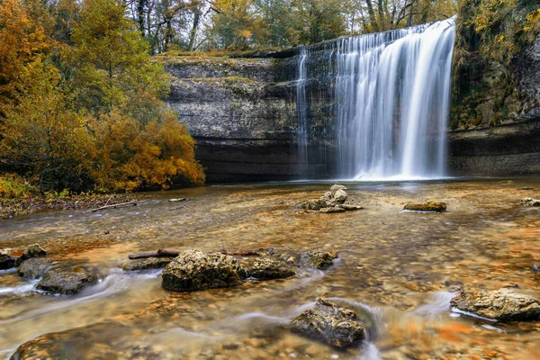 Krásná Podzimní Lesní Krajina Idylickým Vodopádem Bazénem — Stock fotografie