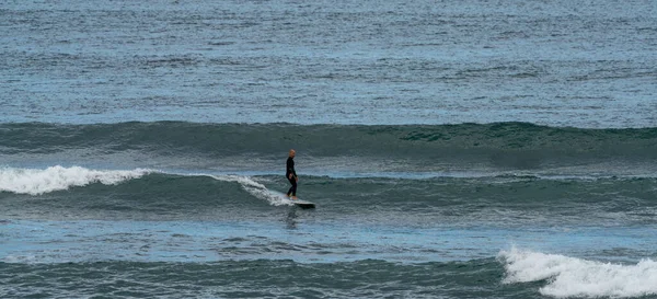 Saint Jean Luz Francia Ottobre 2020 Surfista Che Cavalca Onde — Foto Stock