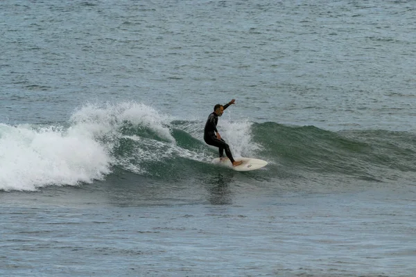 Saint Jean Luz France Října 2020 Surfař Užívá Surfování Atlantiku — Stock fotografie