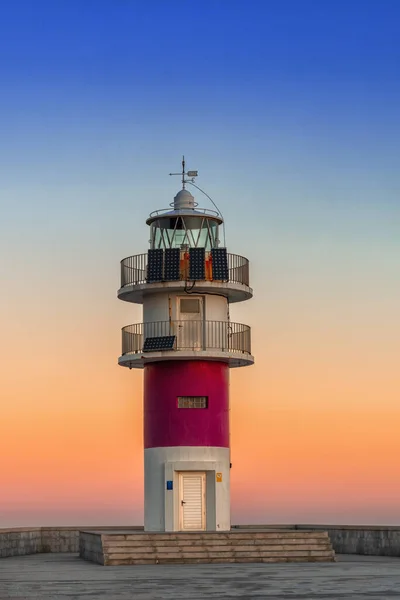 日出时分在加利西亚海岸的卡波欧泰加尔灯塔 — 图库照片