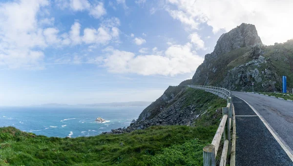 Camino Angosto Que Conduce Largo Altos Acantilados Una Costa Oceánica — Foto de Stock