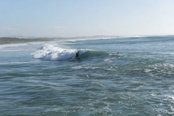 Sines Portugal December 2020 Surfer Geniet Van Een Surfsessie Sao — Stockfoto