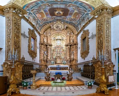 Faro, Portekiz - 31 Aralık 2020: Faro 'daki Igreja do Carmo Kilisesi' nin iç mekanı
