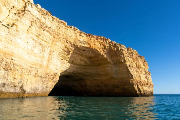 Beautiful Rock Cliff Coast Brigh Blue Sky Sea Caves Atlantic — Stock Photo, Image