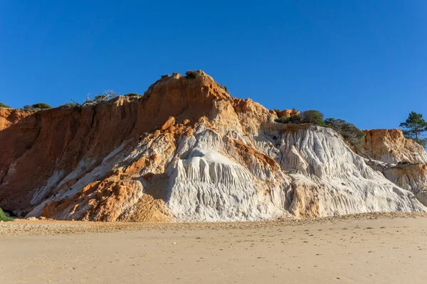 View Wide Empty Golden Sand Beach Colorful Sand Cliffs Sunny — Stock Photo, Image