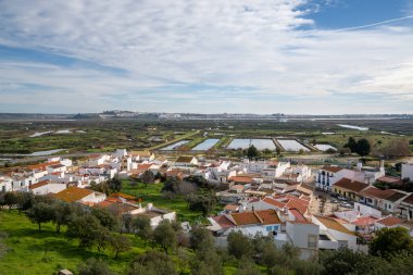 Castro Marim, Portekiz - 5 Ocak 2021: Castro Marim 'in resimli köyü