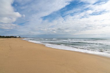 Endülüs 'teki Cristina Adası' ndaki pitoresk sahil ve göl.