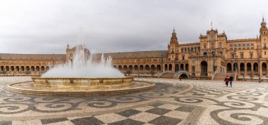Seville, İspanya - 10 Ocak 2021: Seville, Endülüs 'teki Parque de Maria Luisa Plaza de Espana