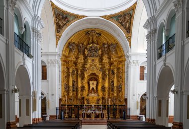 El Rocio, İspanya - 9 Ocak 2021: El Rocio 'daki Ermita del Rocio kilisesinin iç manzarası