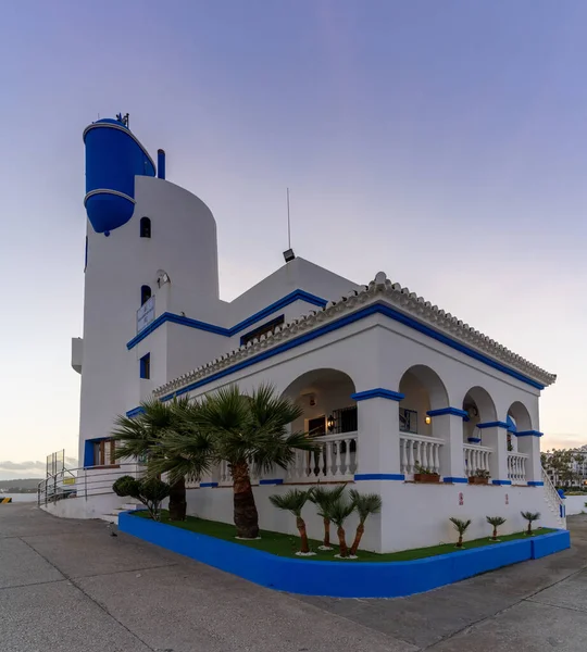 Puerto Duquesa Espanha Janeiro 2021 Edifícios Típicos Brancos Andaluzes Duquesa — Fotografia de Stock