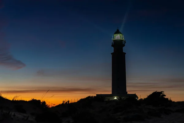 Pohled Maják Cape Trafalgar Západu Slunce Barevnou Večerní Oblohou — Stock fotografie