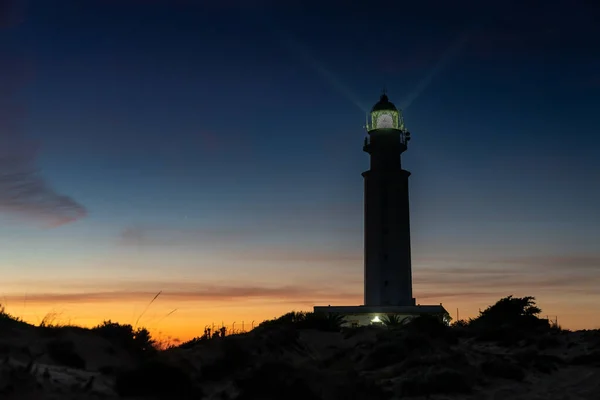 Pohled Maják Cape Trafalgar Západu Slunce Barevnou Večerní Oblohou — Stock fotografie