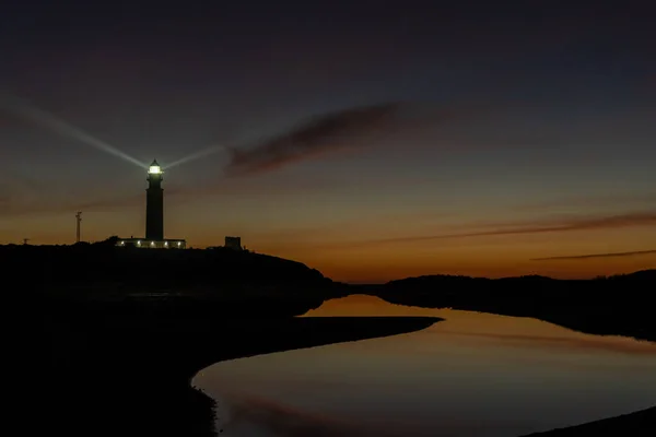 Pohled Maják Cape Trafalgar Západu Slunce Barevnou Večerní Oblohou — Stock fotografie