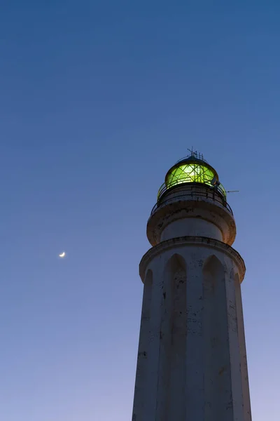 Cape Trafalgar Deniz Feneri Nin Yeni Ayın Yakın Görüntüsü — Stok fotoğraf