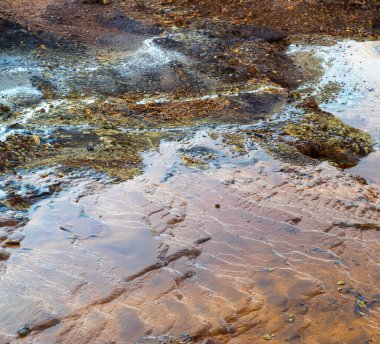 Rio Tinto nehir yatağı eski madenlerde renkli demir ve bakır yataklarıyla