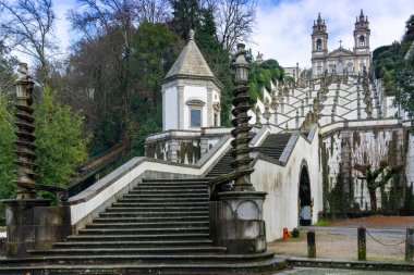 Braga, Minho / Portekiz - 5 Aralık 2020: Portekiz 'in kuzeyinde Bom Jesus do Monte Sığınağı