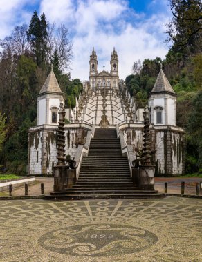 Braga, Minho / Portekiz - 5 Aralık 2020: Portekiz 'in kuzeyinde Bom Jesus do Monte Sığınağı