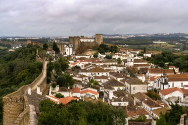 Portekiz, Obidos - 13 Aralık 2020: Portekiz 'in orta kesimindeki Obidos köyünün manzarası