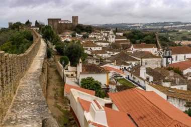 Portekiz, Obidos - 13 Aralık 2020: Portekiz 'in orta kesimindeki Obidos köyünün manzarası