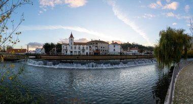 Tomar, Portekiz: 8 Aralık 2020: Portekiz 'in orta kesimindeki tarihi Tomar kentinin manzarası