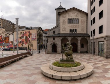 Andorra la Vella, Andorra - 7 Mart 2021: Andorra la Vella 'daki Sant Pere Martir Kilisesi manzarası