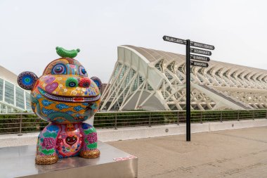 Valencia, İspanya - 3 Mart 2021: Valensiya 'da Hung Yi' nin sanat eserleri sergileniyor.