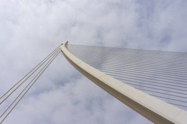 Valencia şehir merkezindeki Assut de l 'Or Köprüsü' nün soyut bir detaylı görüntüsü.