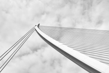 Valencia şehir merkezindeki Assut de l 'Or Köprüsü' nün soyut bir detaylı görüntüsü.