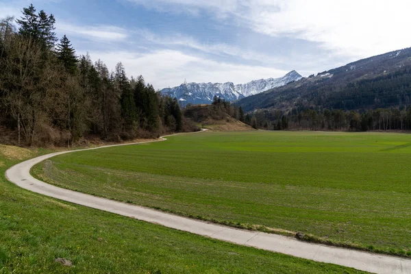 Schilderachtig Berglandschap Zwitserse Alpen Met Besneeuwde Toppen Groene Weiden Het — Stockfoto