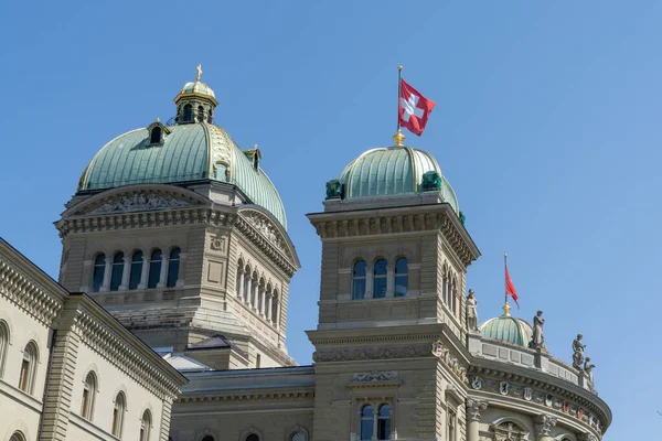 伯尔尼的瑞士议会大厦或Bundeshaus的近景 — 图库照片