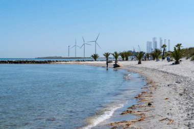 Frederikshavn, Danimarka - 4 Haziran 2021: Frederikshavn 'daki güzel beyaz Palm Beach manzarası