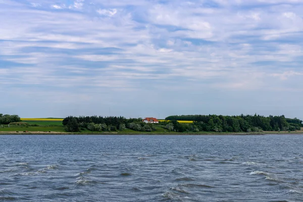 Panorama Della Bellissima Campagna Danese Sul Limfjord Con Una Fattoria — Foto Stock