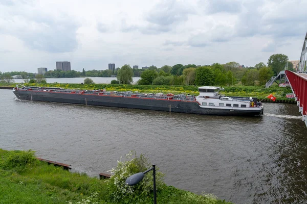 Ámsterdam Países Bajos Mayo 2021 Gran Barcaza Fluvial Que Transporta — Foto de Stock