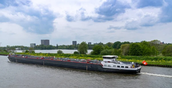 Ámsterdam Países Bajos Mayo 2021 Gran Barcaza Fluvial Que Transporta — Foto de Stock