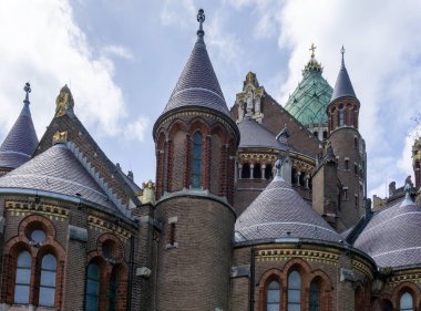 Haarlem, Hollanda - 21 Mayıs 2021: Haarlem 'deki Saint Bavo Katedrali manzarası